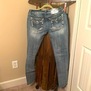 Miss Me Jeans Inseam 33 loaded with lots of details on pockets .